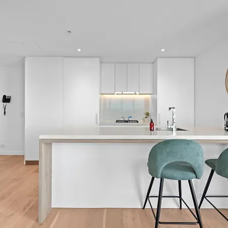 Modern 2br With Stunning Views, Infinity Pool & Gym