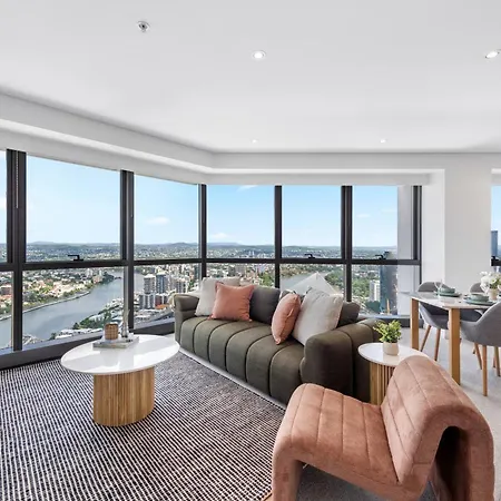 Stunning Sky With Endless Views, Pool & Parking *