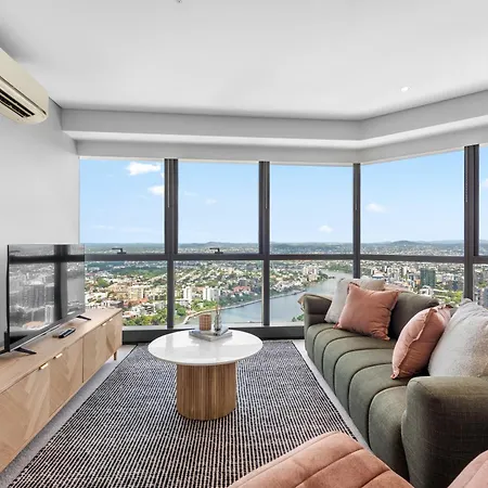 Stunning Sky With Endless Views, Pool & Parking