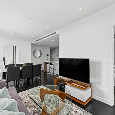 Views 2br With Infinity Pool & Huge Gym! Brisbane