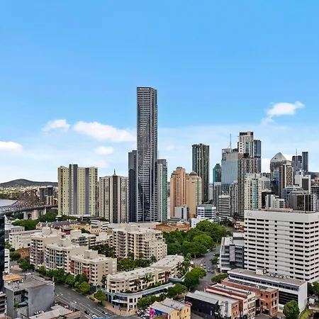 Apartment Views 2br With Infinity Pool & Huge Gym!