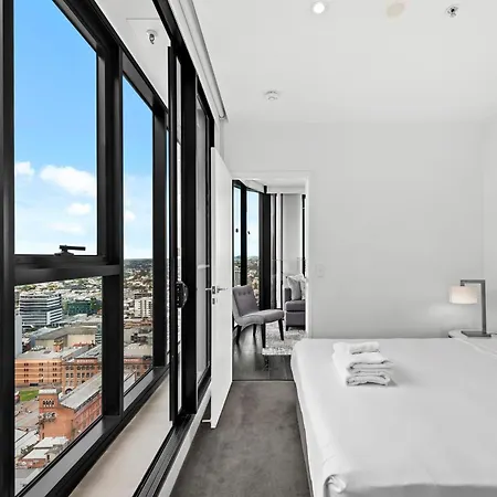 Views 2br With Infinity Pool & Huge Gym! Apartment *