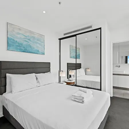 Views 2br With Infinity Pool & Huge Gym! Apartment *
