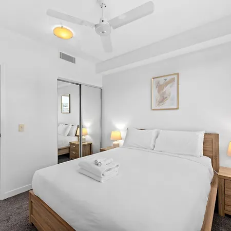 Apartment Bright & Spacious With Pool, Parking =& Wi-fi Brisbane