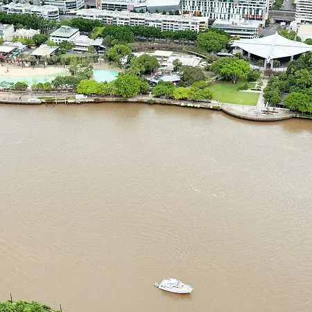 Chic 1 Bed And Sofa Bed With Views And Pool At Qwr Apartment *