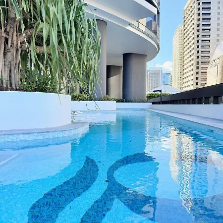 Apartment Chic 1 Bed And Sofa Bed With Views And Pool At Qwr