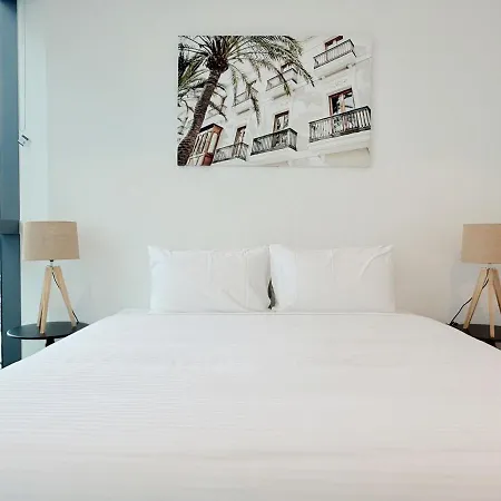Apartment Chic 1 Bed And Sofa Bed With Views And Pool At Qwr *