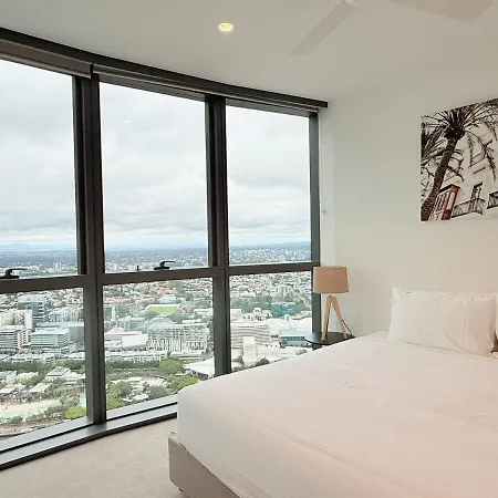 Chic 1 Bed And Sofa Bed With Views And Pool At Qwr *