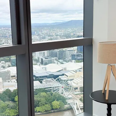Chic 1 Bed And Sofa Bed With Views And Pool At Qwr