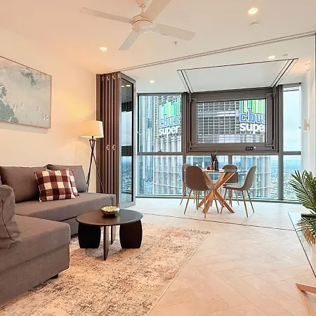 Chic 1 Bed And Sofa Bed With Views And Pool At Qwr