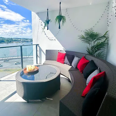 Apartment New With River View & Parking