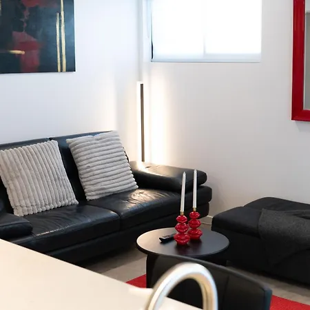 Apartment New With River View & Parking *