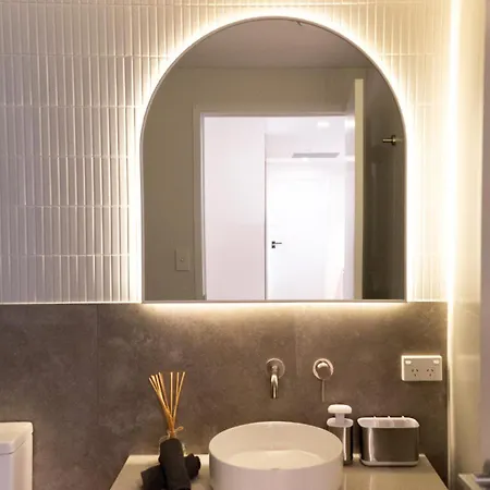 Apartment New With River View & Parking Brisbane