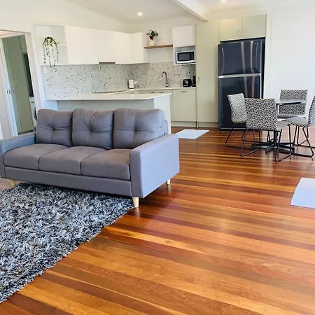 Peaceful Cottage-style - Walk To Boondall Station - 12 Mins To Airport! Holiday home Brisbane