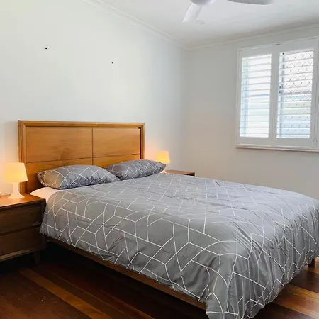 Peaceful Cottage-style - Walk To Boondall Station - 12 Mins To Airport! Holiday home *