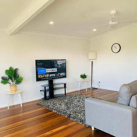 Holiday home Peaceful Cottage-style - Walk To Boondall Station - 12 Mins To Airport!