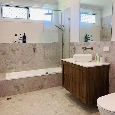 Holiday home Peaceful Cottage-style - Walk To Boondall Station - 12 Mins To Airport!