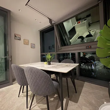Apartment 61f Skyline Retreat River Botanicgarden View