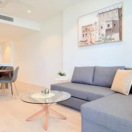 1 Bed And Sofa Bed Riverfront Retreat With Pool At Qwr Apartment *