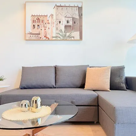 1 Bed And Sofa Bed Riverfront Retreat With Pool At Qwr *