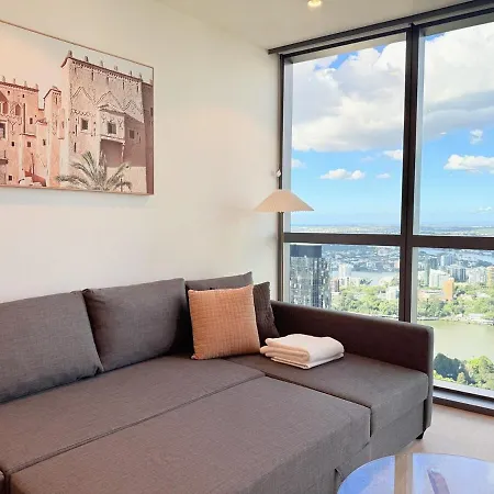 1 Bed And Sofa Bed Riverfront Retreat With Pool At Qwr