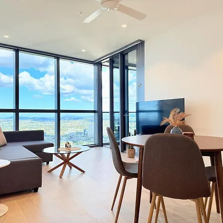 1 Bed And Sofa Bed Riverfront Retreat With Pool At Qwr Apartment
