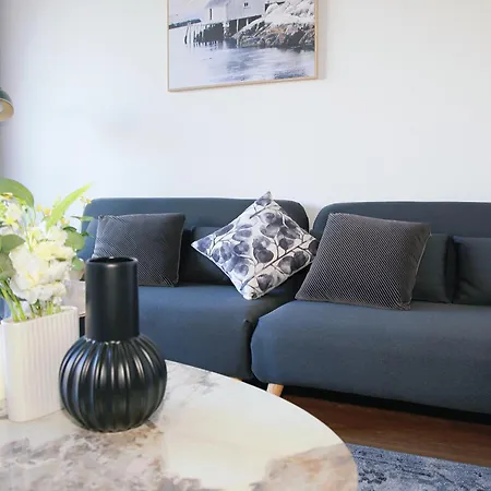 Apartment Modern 2br At A Prime Location With Balcony *