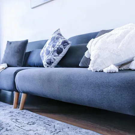 Modern 2br At A Prime Location With Balcony Apartment Brisbane