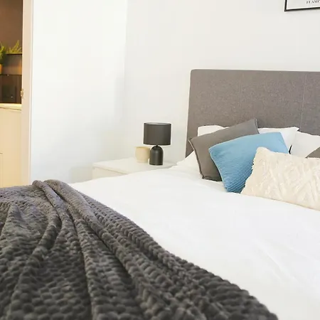 Modern 2br At A Prime Location With Balcony Apartment
