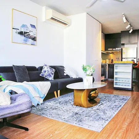 Apartment Modern 2br At A Prime Location With Balcony