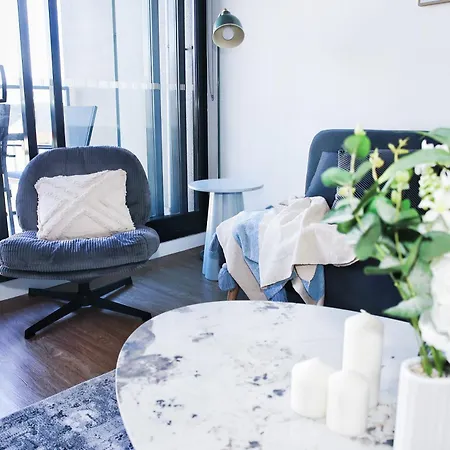 Modern 2br At A Prime Location With Balcony Apartment Brisbane