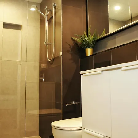 Modern 2br At A Prime Location With Balcony Brisbane