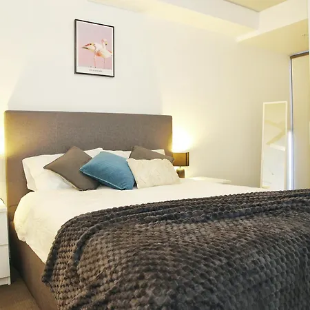 Modern 2br At A Prime Location With Balcony * Brisbane