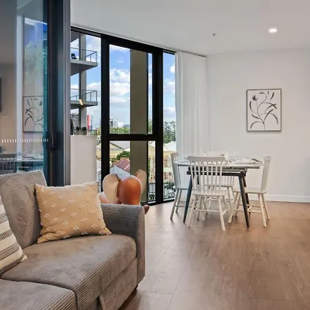 Ultimate Location Chic 2br Rooftop Pool N Parking