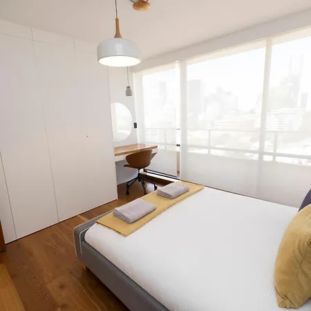 Luxury 2br - Skyline Views - Free Parking Apartment *