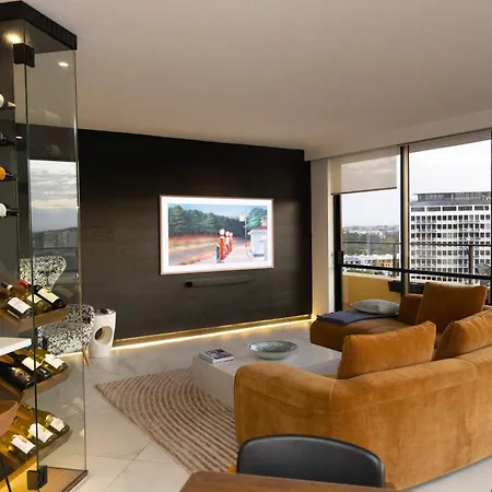 Apartment Luxury 2br - Skyline Views - Free Parking *