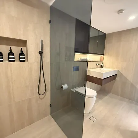 Luxury 3br- Skyhome Penthouse- Free Parking