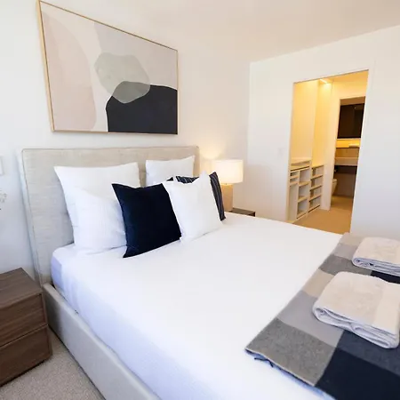 Luxury 3br- Skyhome Penthouse- Free Parking Apartment