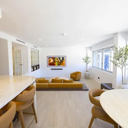 Luxury 3br- Skyhome Penthouse- Free Parking *