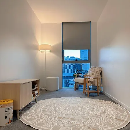 Boho Retreat - Walk To Gabba Stadium - Free Parking Apartment *
