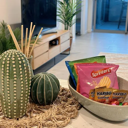 Boho Retreat - Walk To Gabba Stadium - Free Parking Apartment Brisbane