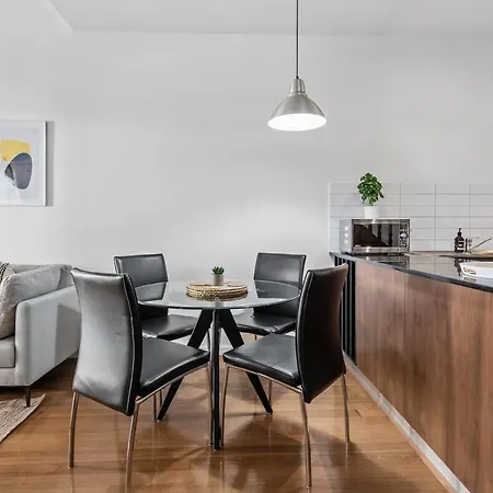 Hipster Loft - 1bed-study-1bath-balconies-1car Apartment *
