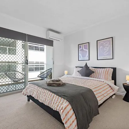 Hipster Loft - 1bed-study-1bath-balconies-1car Brisbane