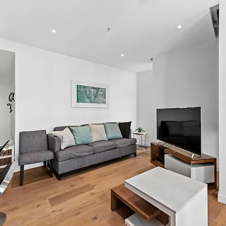 Stylish 2br With Huge Gym, Infinity Pool And Parking