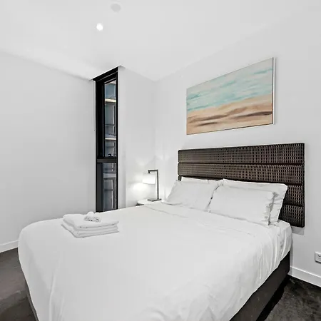 Stylish 2br With Huge Gym, Infinity Pool And Parking Apartment