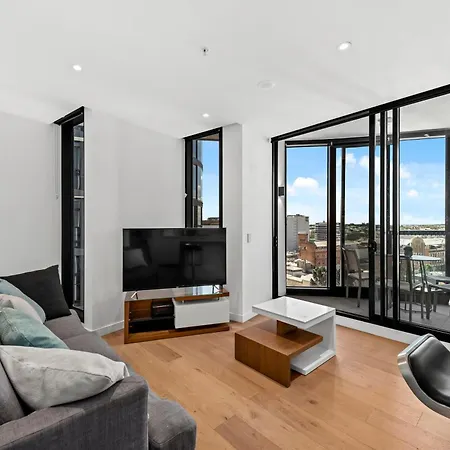 Stylish 2br With Huge Gym, Infinity Pool And Parking * Brisbane
