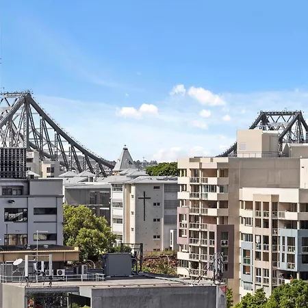 Stylish 2br With Huge Gym, Infinity Pool And Parking Apartment Brisbane