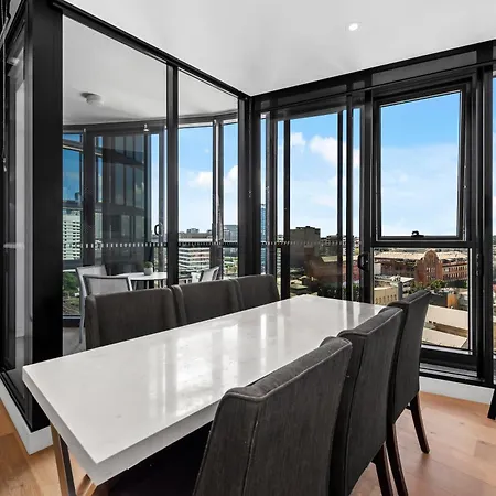 Stylish 2br With Huge Gym, Infinity Pool And Parking * Brisbane