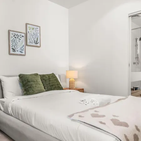 Modern 1br In Prime Queens Wharf Location Apartment