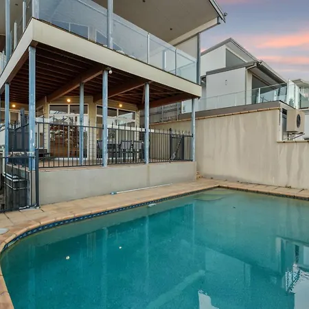 A/c Throughout In Brisbane's Trendiest Suburb *